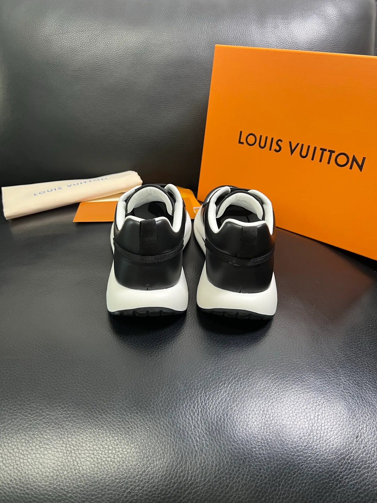Men's shoes💰800 Lv 🔍Top purchasing agent🇮🇹 Louis Vuitton, the sports sneaker counter is synchronized, the uppers are imported from Italy, high-quality splicing colorful and complex crafts, the imported mesh padding is soft and comfortable, soles: original soles specially provided by the original factory, T men's men's shoes 💰U exclusive movable molded soles are super comfortable, original factory and single goods, 🔍🔍high quality, you can enter and exit the counter at will, welcome to compare, code number 38-44 (customized 45) 85871